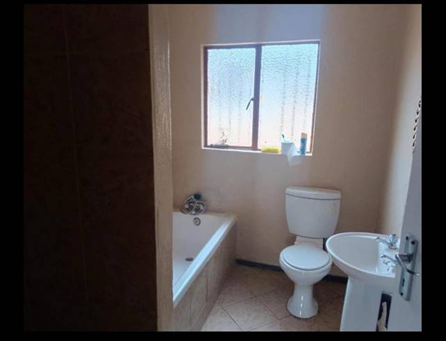 3 BEDROOM HOUSE FOR SALE IN THE ORCHARDS